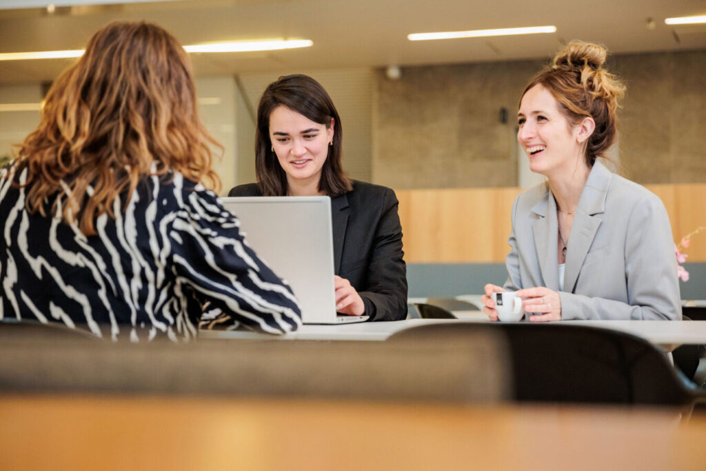 Mediaan mkb-salaris stijgt in 2025 met 4,6% naar € 3.500